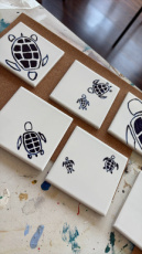 Sunny Coasters: Schilder jouw keramische onderlegg Sunny Coasters: Schilder jouw keramische onderleggers